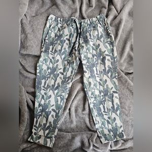 lululemon Jet Crops, size 8, cactus color